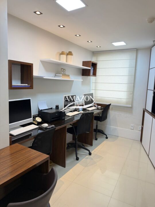 CRISTAL TOWER, ADRIANÓPOLIS – SALA COMERCIAL 33m2 – DISPONÍVEL PARA VENDA