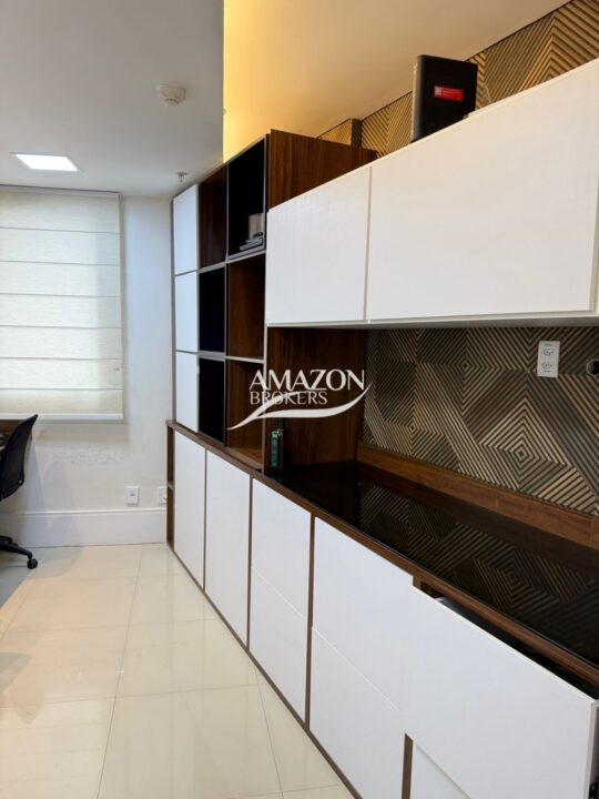 CRISTAL TOWER, ADRIANÓPOLIS – SALA COMERCIAL 33m2 – DISPONÍVEL PARA VENDA