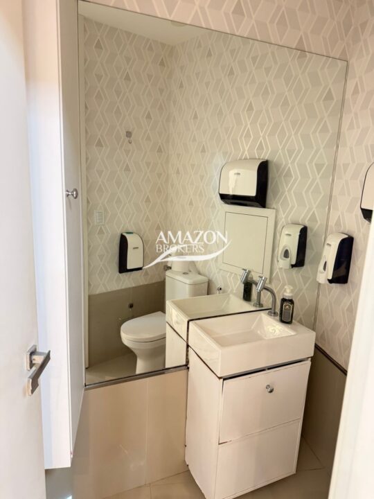 CRISTAL TOWER, ADRIANÓPOLIS – SALA COMERCIAL 33m2 – DISPONÍVEL PARA VENDA