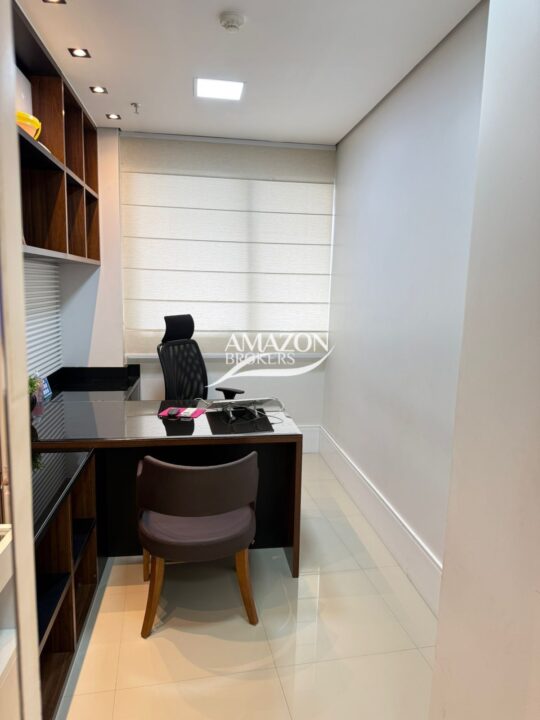 CRISTAL TOWER, ADRIANÓPOLIS – SALA COMERCIAL 33m2 – DISPONÍVEL PARA VENDA