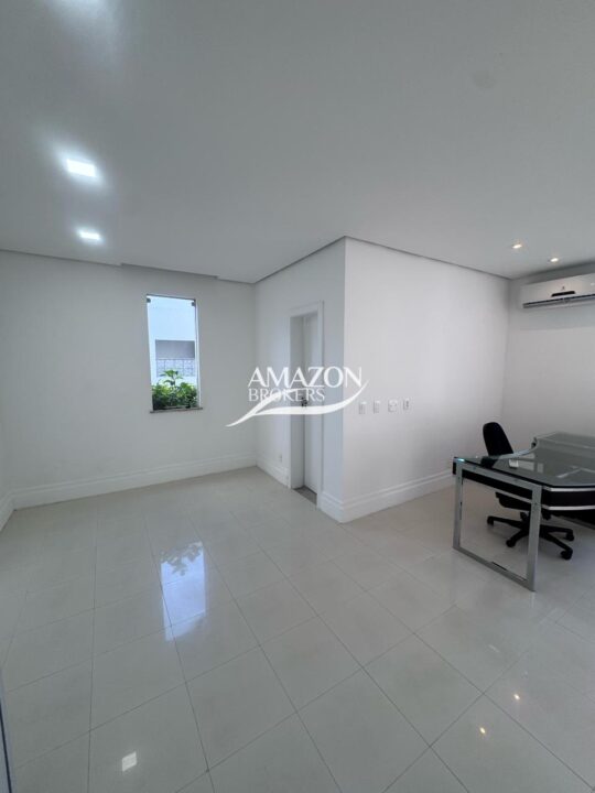 JARDIM EUROPA CONDOMÍNIO, PONTA NEGRA – CASA DUPLEX 800m2 – DISPONÍVEL PARA LOCAÇÃO