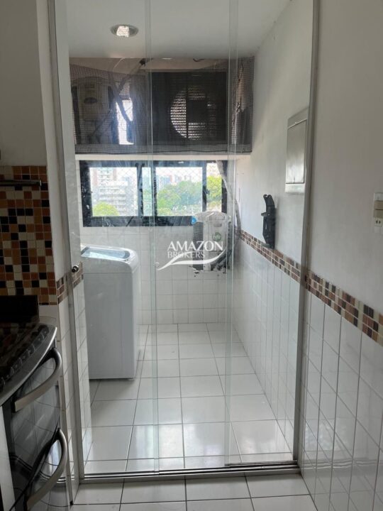 METRÓPOLIS RESIDENCE, PARQUE 10 – APARTAMENTO MOBILIADO – DISPONÍVEL PARA LOCAÇÃO