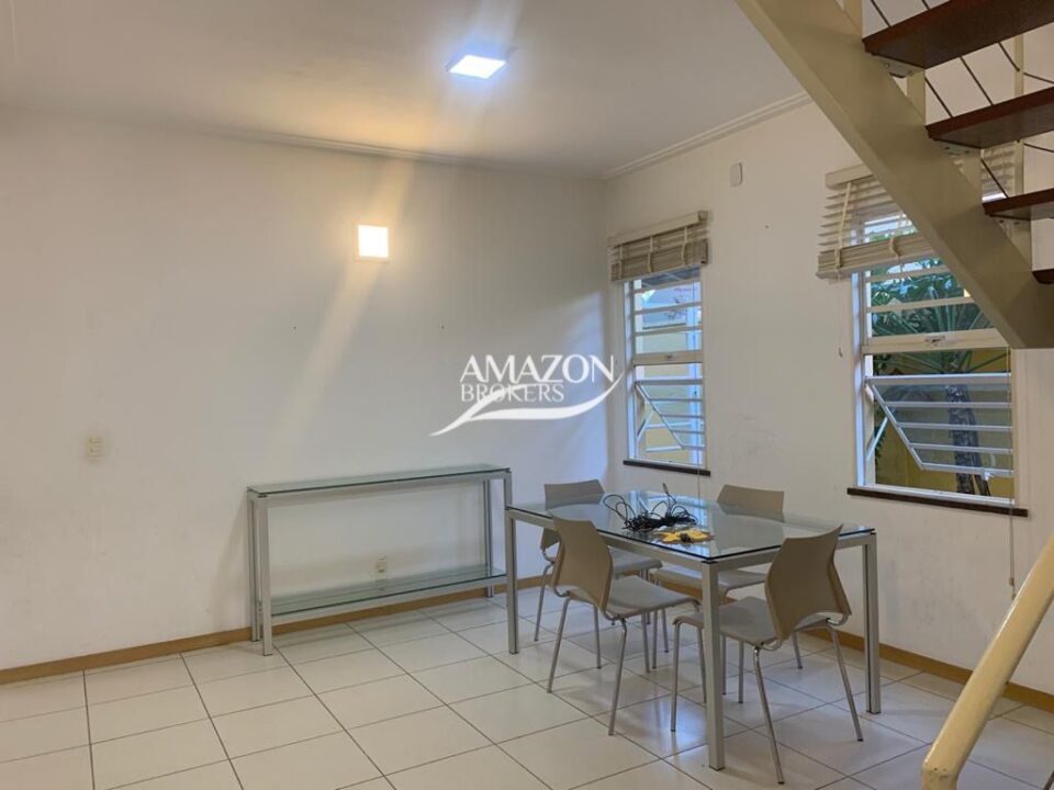 GOLDEN VILLE RESIDENCIAL, NOVO ALEIXO – CASA DUPLEX 181m2 MOBILIADA - DISPONÍVEL PARA LOCAÇÃO