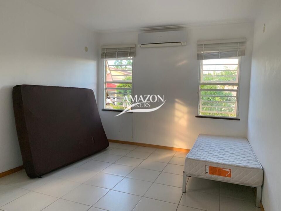 GOLDEN VILLE RESIDENCIAL, NOVO ALEIXO – CASA DUPLEX 181m2 MOBILIADA - DISPONÍVEL PARA LOCAÇÃO