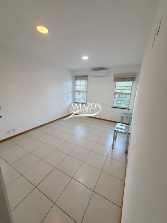 GOLDEN VILLE RESIDENCIAL, NOVO ALEIXO – CASA DUPLEX 181m2 MOBILIADA - DISPONÍVEL PARA LOCAÇÃO