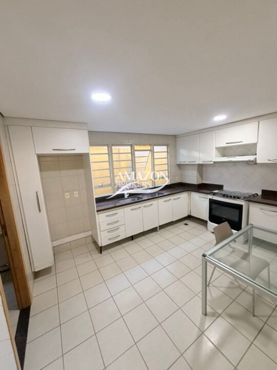 GOLDEN VILLE RESIDENCIAL, NOVO ALEIXO – CASA DUPLEX 181m2 MOBILIADA - DISPONÍVEL PARA LOCAÇÃO