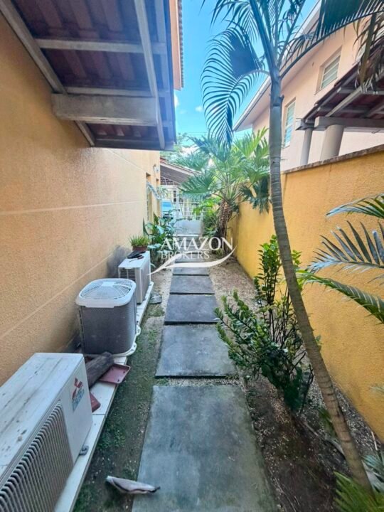 GOLDEN VILLE RESIDENCIAL, NOVO ALEIXO – CASA DUPLEX 181m2 MOBILIADA - DISPONÍVEL PARA LOCAÇÃO