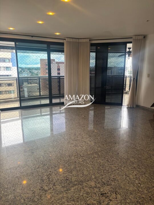 EDIFÍCIO CHOPIN, NOSSA SENHORA DAS GRAÇAS – APARTAMENTO 200 m2 – DISPONÍVEL PARA VENDA