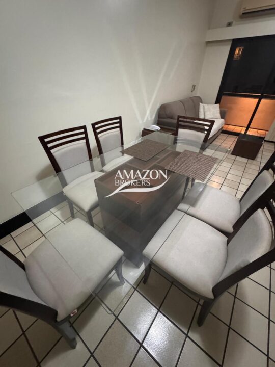 FLAT SEMIMOBILIADO NO HOTEL ADRIANÓPOLIS – DISPONÍVEL PARA VENDA