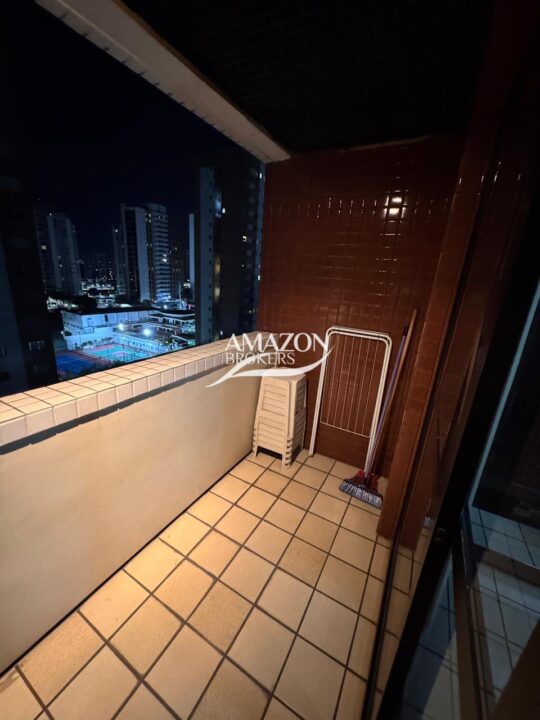 FLAT SEMIMOBILIADO NO HOTEL ADRIANÓPOLIS – DISPONÍVEL PARA VENDA