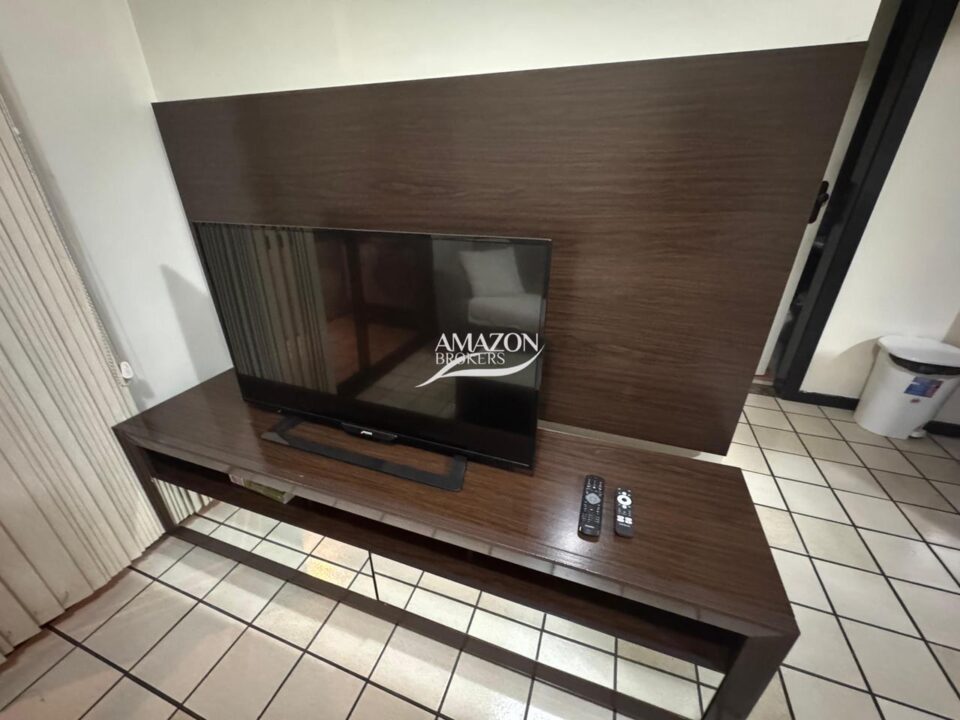 FLAT SEMIMOBILIADO NO HOTEL ADRIANÓPOLIS – DISPONÍVEL PARA VENDA