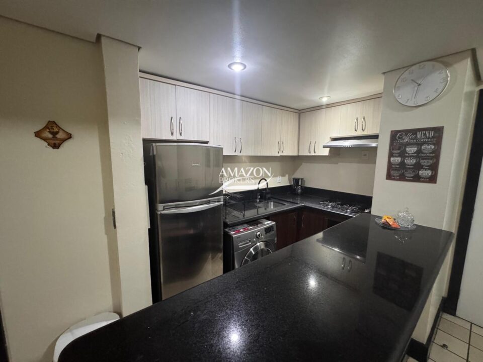 FLAT SEMIMOBILIADO NO HOTEL ADRIANÓPOLIS – DISPONÍVEL PARA VENDA
