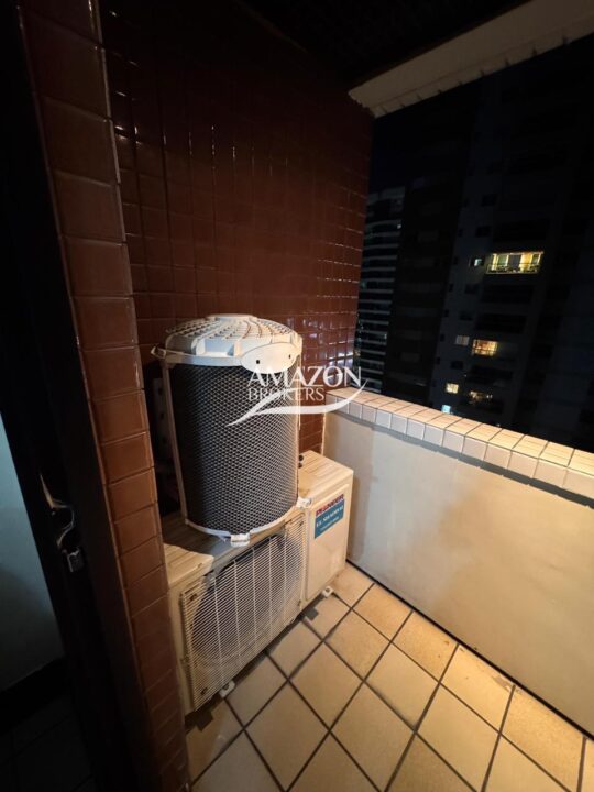 FLAT SEMIMOBILIADO NO HOTEL ADRIANÓPOLIS – DISPONÍVEL PARA VENDA