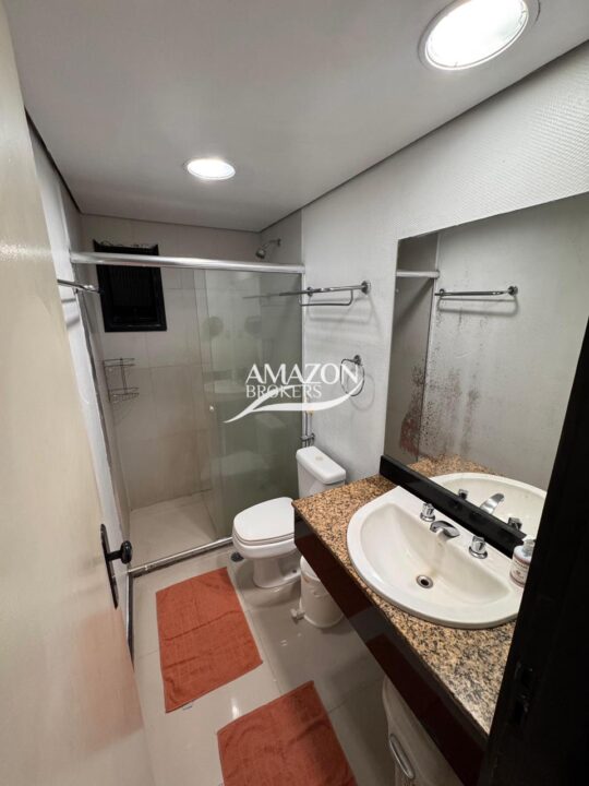 FLAT SEMIMOBILIADO NO HOTEL ADRIANÓPOLIS – DISPONÍVEL PARA VENDA