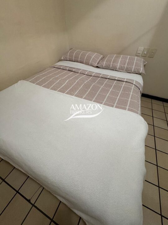 FLAT SEMIMOBILIADO NO HOTEL ADRIANÓPOLIS – DISPONÍVEL PARA VENDA