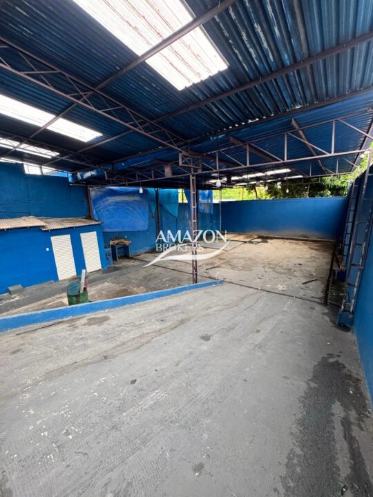 GALPÃO COM CASA TÉRREA 153m2, PARQUE 10 DE NOVEMBRO – DISPONÍVEL PARA LOCAÇÃO