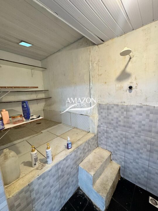 GALPÃO COM CASA TÉRREA 153m2, PARQUE 10 DE NOVEMBRO – DISPONÍVEL PARA LOCAÇÃO