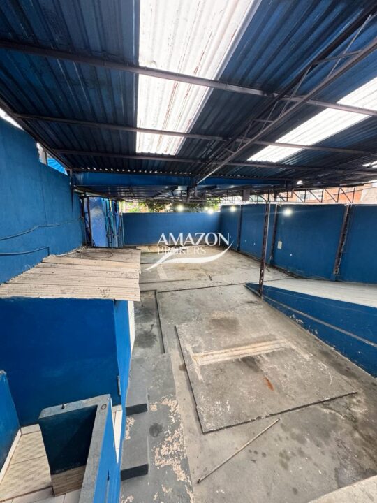 GALPÃO COM CASA TÉRREA 153m2, PARQUE 10 DE NOVEMBRO – DISPONÍVEL PARA LOCAÇÃO