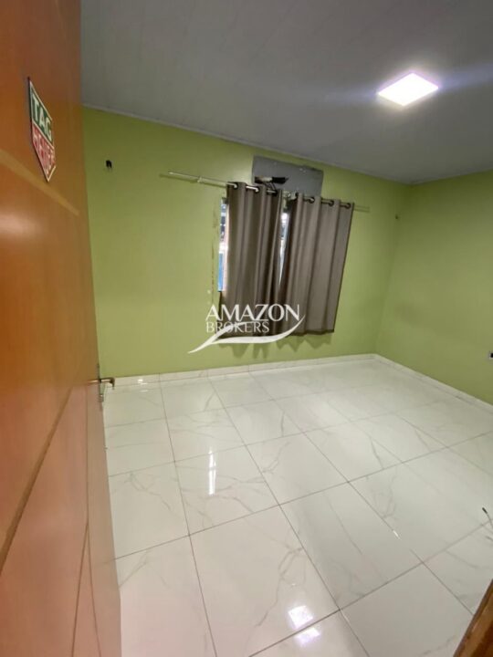 GALPÃO COM CASA TÉRREA 153m2, PARQUE 10 DE NOVEMBRO – DISPONÍVEL PARA LOCAÇÃO