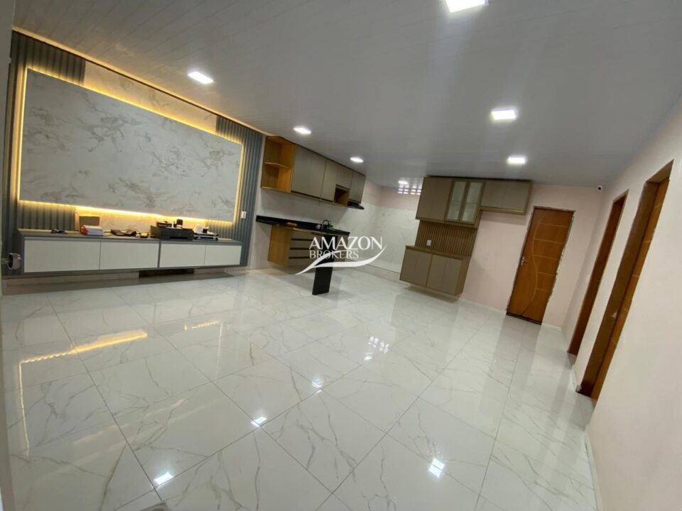 GALPÃO COM CASA TÉRREA 153m2, PARQUE 10 DE NOVEMBRO – DISPONÍVEL PARA LOCAÇÃO