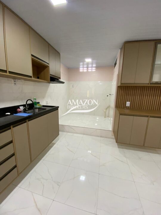 GALPÃO COM CASA TÉRREA 153m2, PARQUE 10 DE NOVEMBRO – DISPONÍVEL PARA LOCAÇÃO