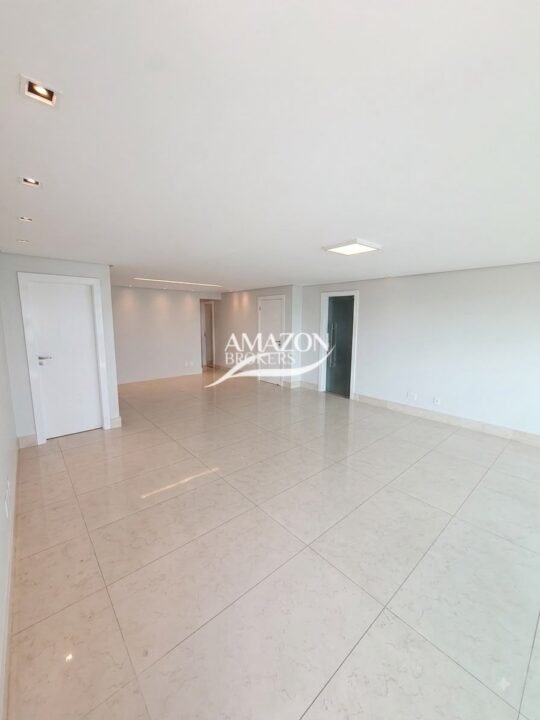 EDIFÍCIO CHOPIN, NOSSA SENHORA DAS GRAÇAS – APARTAMENTO 200 m2 – DISPONÍVEL PARA VENDA