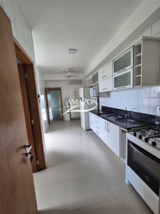 APARTAMENTO 155m2 NO CONDOMÍNIO RIVIERA FRANCESA, PARQUE 10 - DISPONÍVEL PARA VENDA