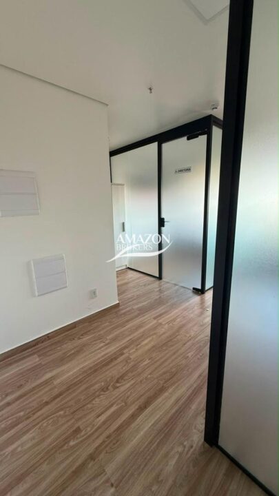 SALA COMERCIAL 31m2 NO BRITANNIA PARK OFFICES, PONTA NEGRA - DISPONÍVEL PARA LOCAÇÃO