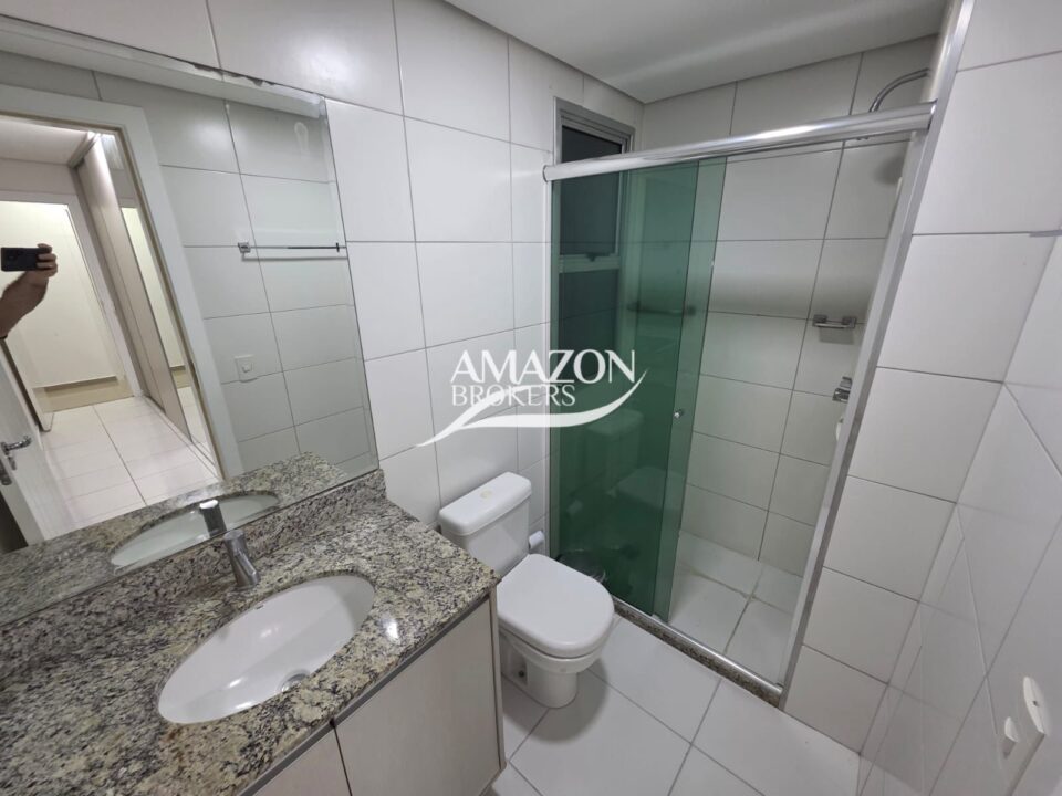 APARTAMENTO 133m2 NO CONDOMÍNIO SINGOLARE, ADRIANÓPOLIS - DISPONÍVEL PARA LOCAÇÃO