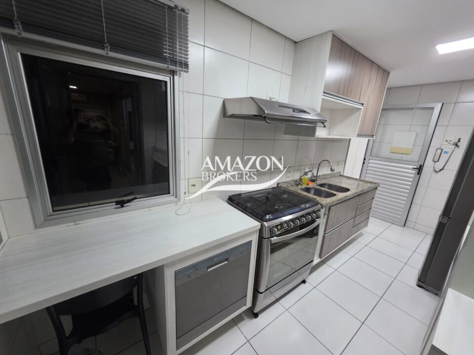 APARTAMENTO 133m2 NO CONDOMÍNIO SINGOLARE, ADRIANÓPOLIS - DISPONÍVEL PARA LOCAÇÃO