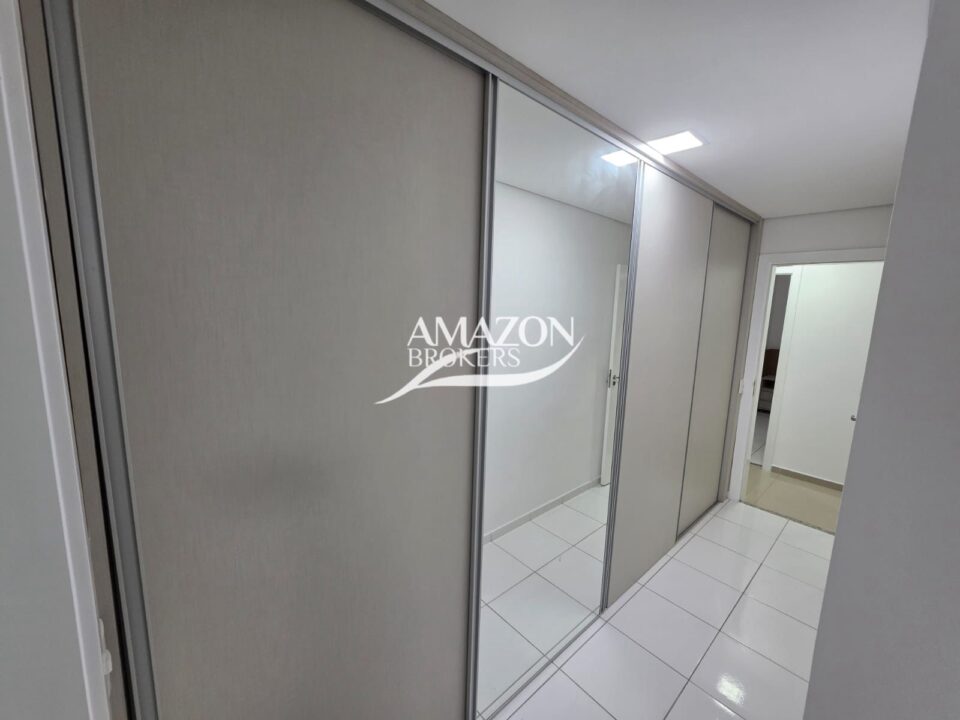 APARTAMENTO 133m2 NO CONDOMÍNIO SINGOLARE, ADRIANÓPOLIS - DISPONÍVEL PARA LOCAÇÃO