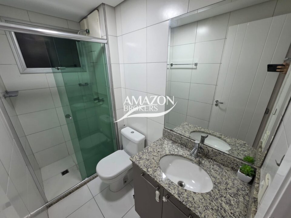 APARTAMENTO 133m2 NO CONDOMÍNIO SINGOLARE, ADRIANÓPOLIS - DISPONÍVEL PARA LOCAÇÃO
