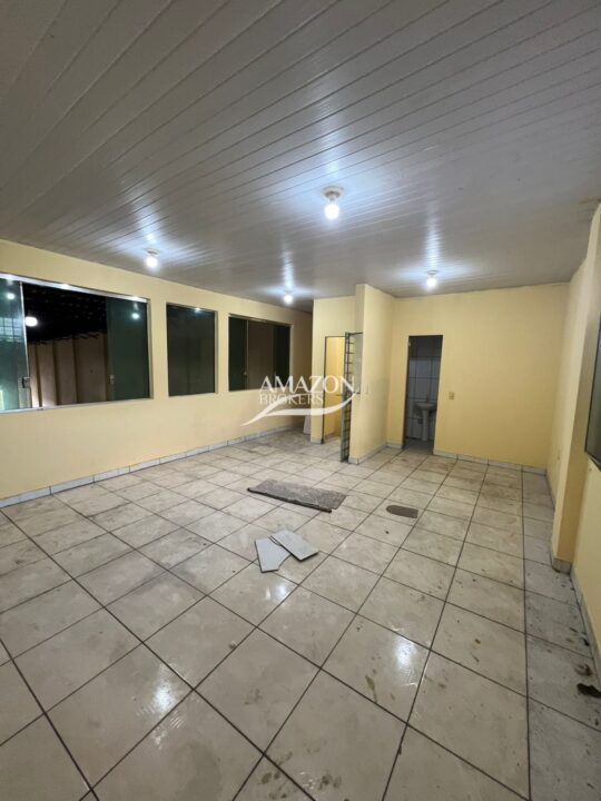GALPÃO DE 350m2 NO BAIRRO NOVA VITÓRIA - DISPONÍVEL PARA LOCAÇÃO