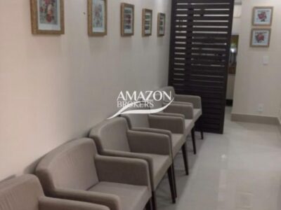 SALA COMERCIAL 72m2 NO EDIFÍCIO CRISTAL TOWER, ADRIANÓPOLIS - DISPONÍVEL PARA LOCAÇÃO