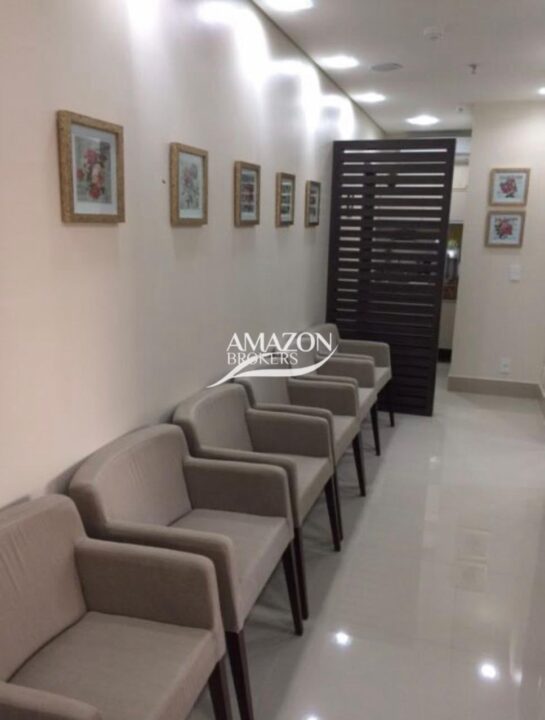 SALA COMERCIAL 72m2 NO EDIFÍCIO CRISTAL TOWER, ADRIANÓPOLIS - DISPONÍVEL PARA LOCAÇÃO