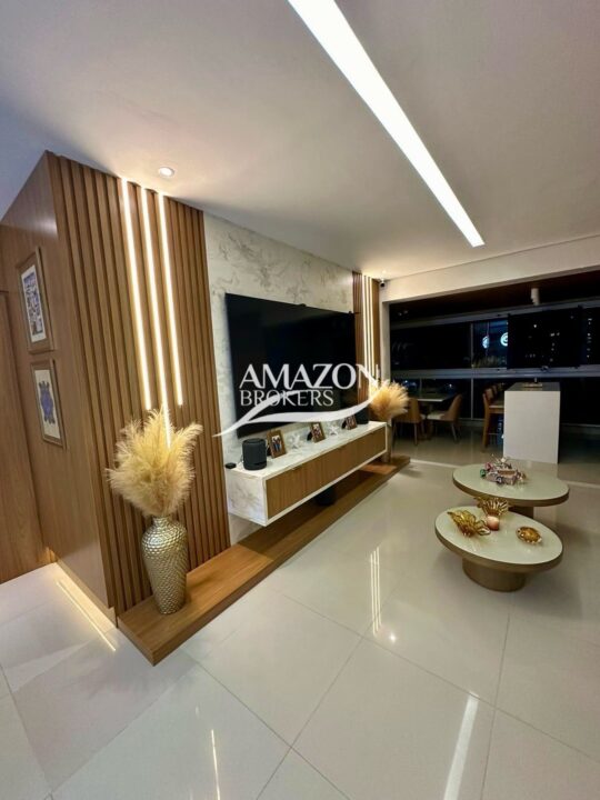 APARTAMENTO 202 m2 NO DIAMOND RESIDENCE TOWER, ADRIANÓPOLIS - DISPONÍVEL PARA VENDA