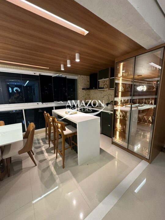 APARTAMENTO 202 m2 NO DIAMOND RESIDENCE TOWER, ADRIANÓPOLIS - DISPONÍVEL PARA VENDA