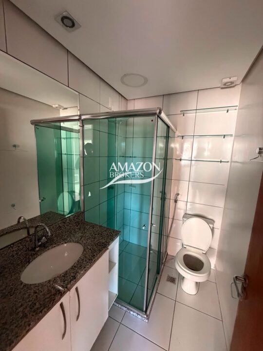 APARTAMENTO SEMIMOBILIADO 67m2 NO CONDOMÍNIO MAIS PASSEIO DO MINDU, PARQUE 10 - DISPONÍVEL PARA LOCAÇÃO