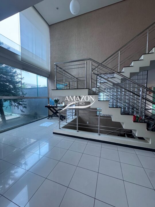 CASA DUPLEX 684,69m2 NO CONDOMÍNIO RESIDENCIAL ADRIANÓPOLIS, ALEIXO - DISPONÍVEL PARA VENDA