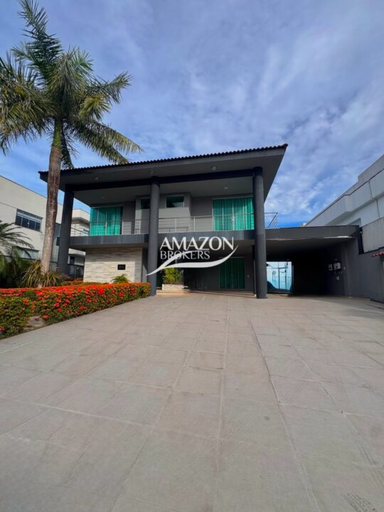 CASA DUPLEX 684,69m2 NO CONDOMÍNIO RESIDENCIAL ADRIANÓPOLIS, ALEIXO - DISPONÍVEL PARA VENDA