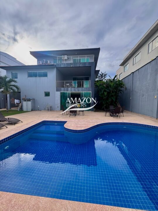 CASA DUPLEX 684,69m2 NO CONDOMÍNIO RESIDENCIAL ADRIANÓPOLIS, ALEIXO - DISPONÍVEL PARA VENDA
