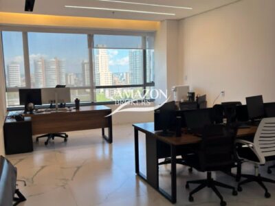 SALA COMERCIAL 35m2 NO EDIFÍCIO SOBERANE LIVE + WORK, ADRIANÓPOLIS -DISPONÍVEL PARA VENDA