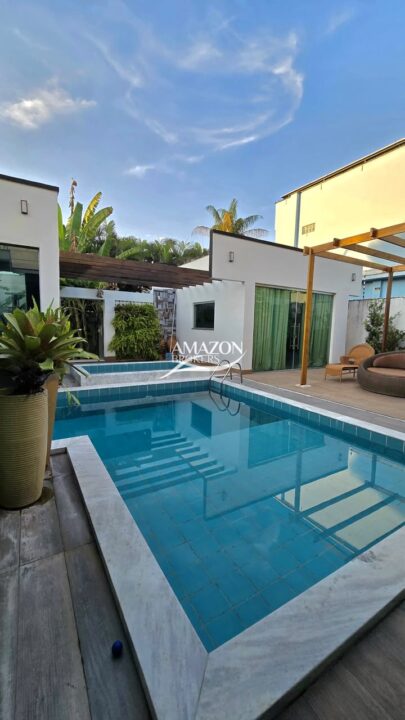 CASA DUPLEX MOBILIADA 700m2 NO CONDOMÍNIO ITAPURANGA III, PONTA NEGRA - DISPONÍVEL PARA LOCAÇÃO