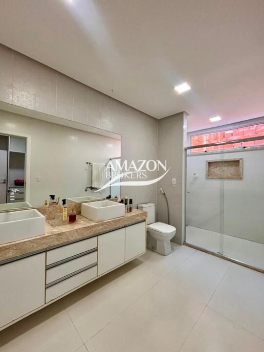 CASA DUPLEX MOBILIADA 250m2 NO CONDOMÍNIO RESIDENCIAL PASSAREDO, PONTA NEGRA - DISPONÍVEL PARA VENDA
