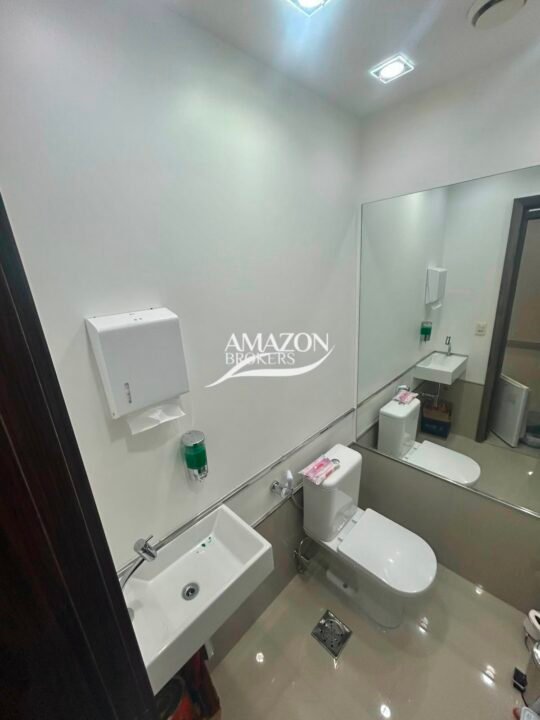 SALA COMERCIAL 72m2 NO EDIFÍCIO CRISTAL TOWER, ADRIANÓPOLIS - DISPONÍVEL PARA LOCAÇÃO