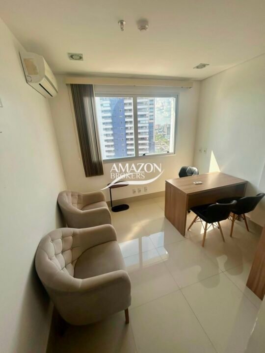 SALA COMERCIAL 72m2 NO EDIFÍCIO CRISTAL TOWER, ADRIANÓPOLIS - DISPONÍVEL PARA LOCAÇÃO