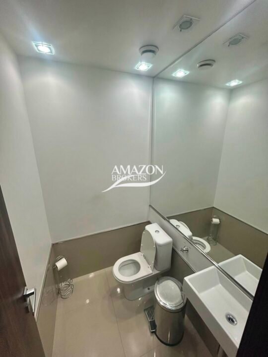 SALA COMERCIAL 72m2 NO EDIFÍCIO CRISTAL TOWER, ADRIANÓPOLIS - DISPONÍVEL PARA LOCAÇÃO