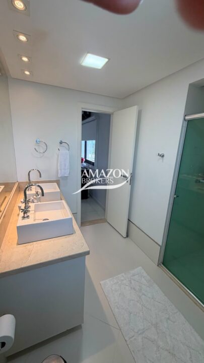 CONDOMÍNIO SAINT ROMAIN, BAIRRO NOSSA SENHORA DAS GRAÇAS - APARTAMENTO SEMIMOBILIADO 210m2 - DISPONÍVEL PARA VENDA
