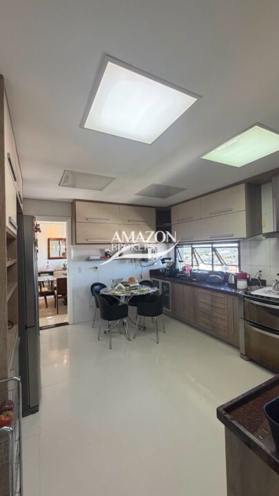 CONDOMÍNIO SAINT ROMAIN, BAIRRO NOSSA SENHORA DAS GRAÇAS - APARTAMENTO SEMIMOBILIADO 210m2 - DISPONÍVEL PARA VENDA