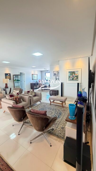 CONDOMÍNIO SAINT ROMAIN, BAIRRO NOSSA SENHORA DAS GRAÇAS - APARTAMENTO SEMIMOBILIADO 210m2 - DISPONÍVEL PARA VENDA